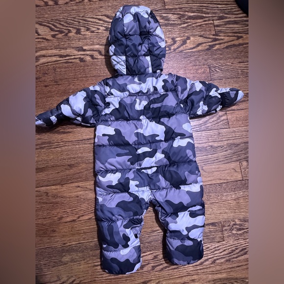 Michael Kors winter snowsuit for baby in gray and white camouflage print 0-6Mths - Picture 4 of 7